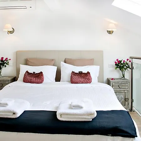 Sunlight Properties - Jasmin - Central 1 Bed, Just Off Place Massena Apartment *